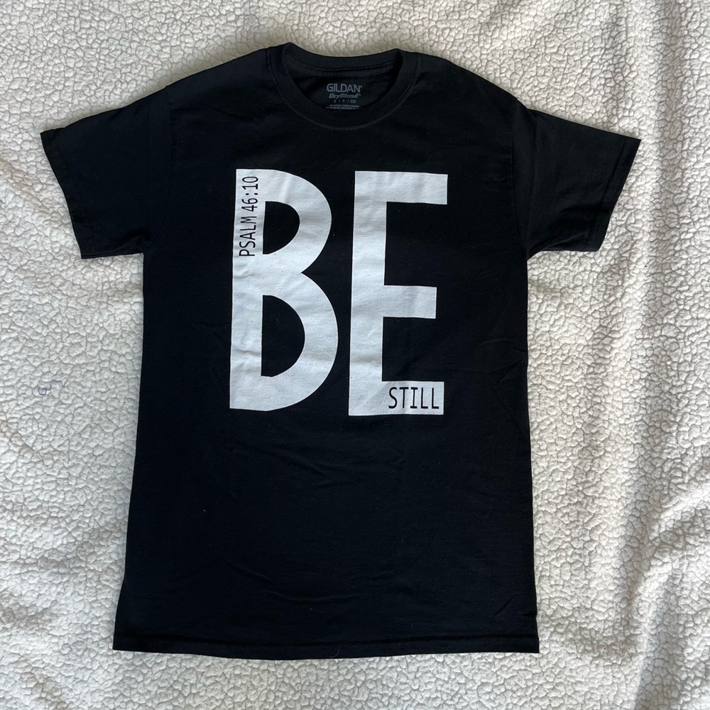 Black T-shirt Be Still Bible Verse Psalm 46:10 Short Sleeve Size Small in Women